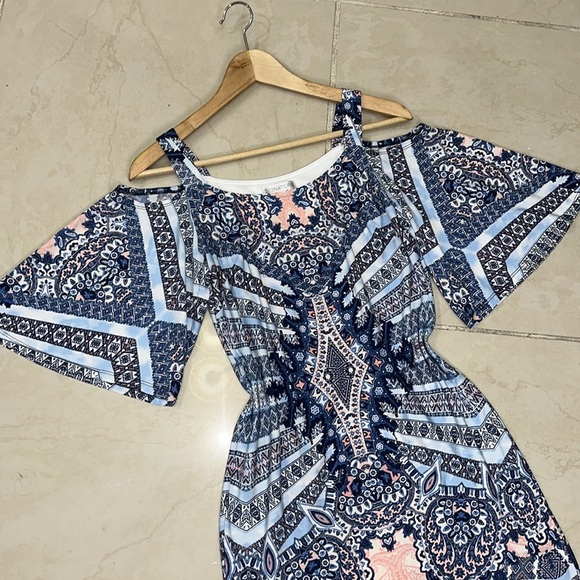 Signature by Robbie Bee Printed Ity Cold
Shoulder Shift Dress Sz. PS - Picture 4 of 7